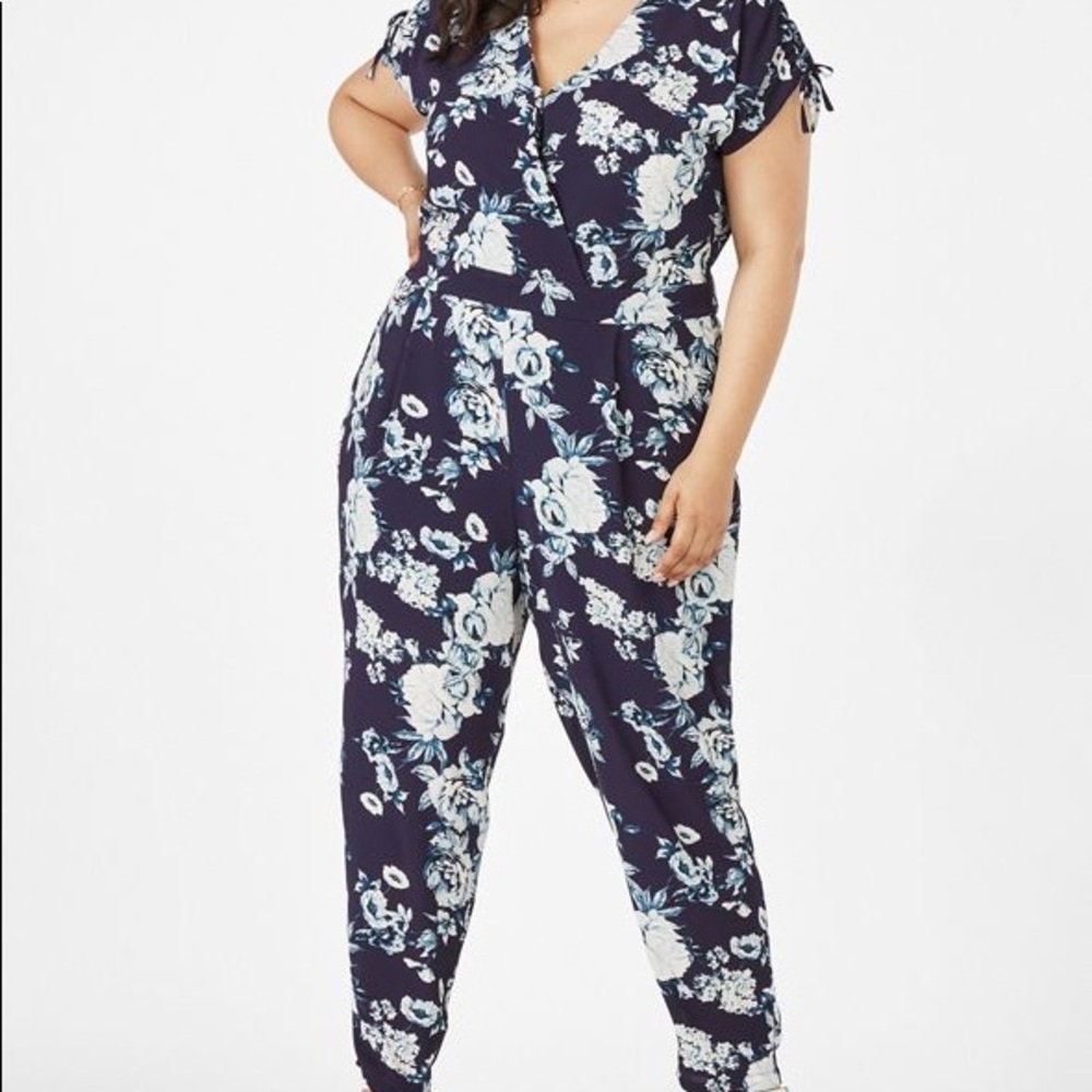 JustFab NWOT Short Sleeve Jumpsuit, XL